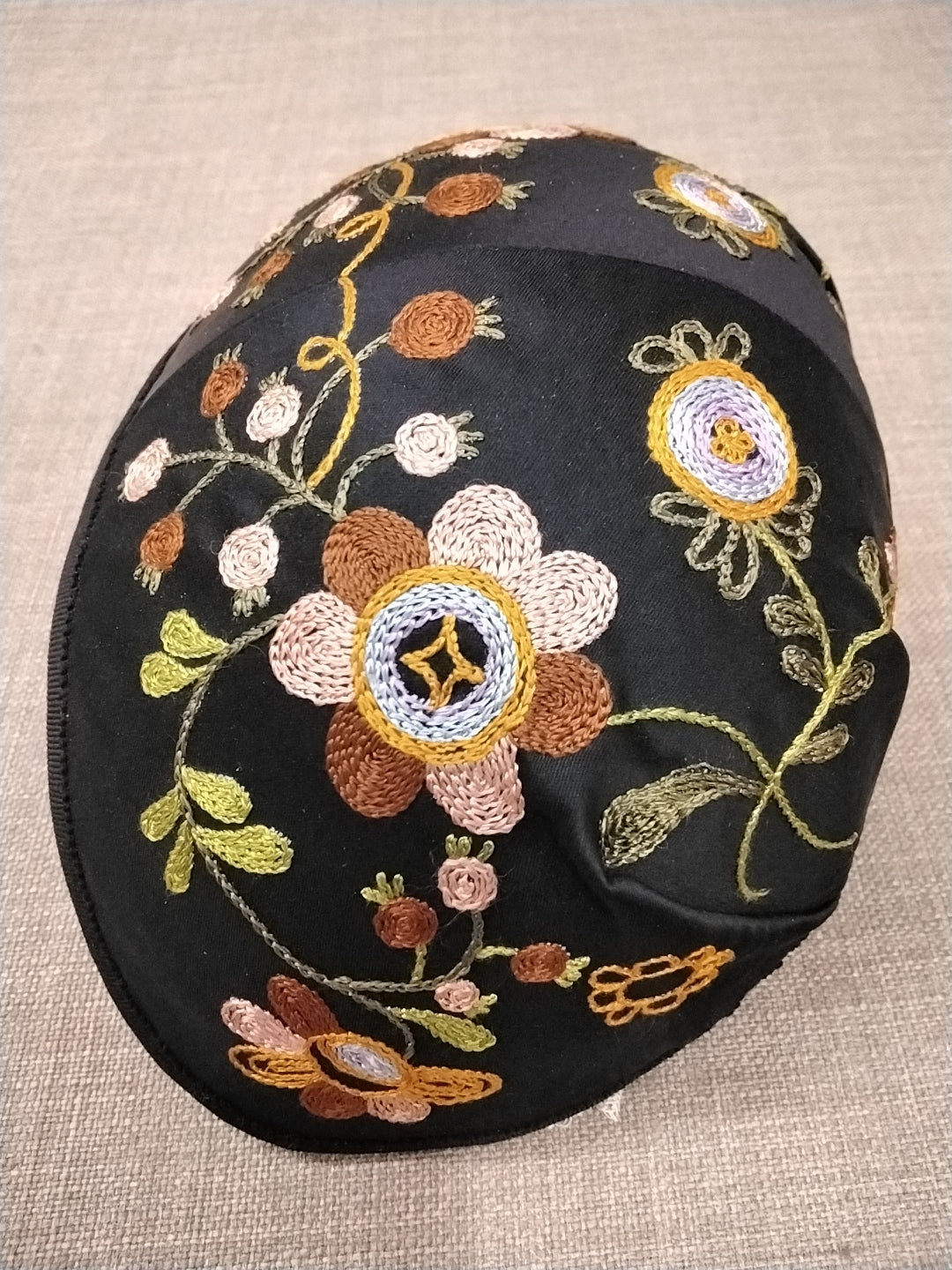 Bindemössa Skedevidräkten