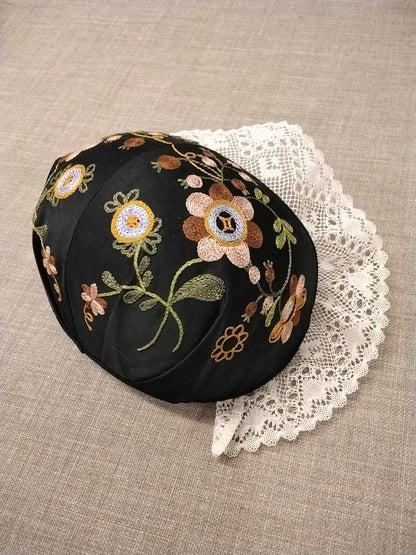 Bindemössa Skedevidräkten