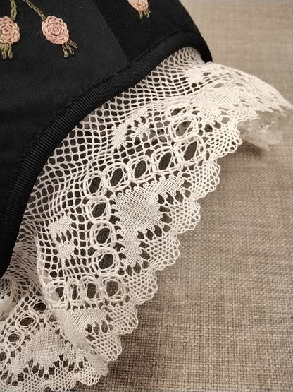 Bindemössa Skedevidräkten