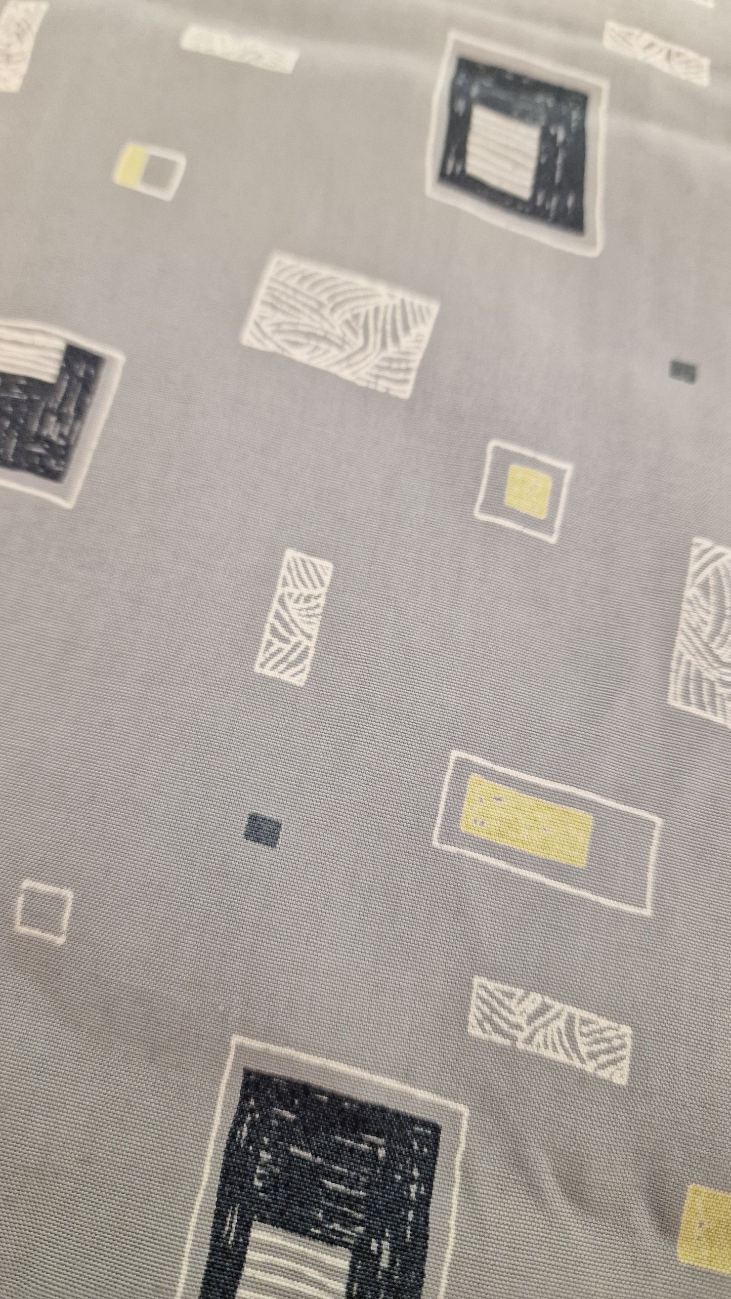 Mönstrat på grå botten -TEXTIL-LOPPIS