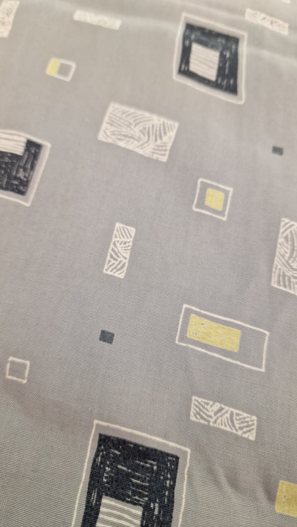 Mönstrat på grå botten -TEXTIL-LOPPIS
