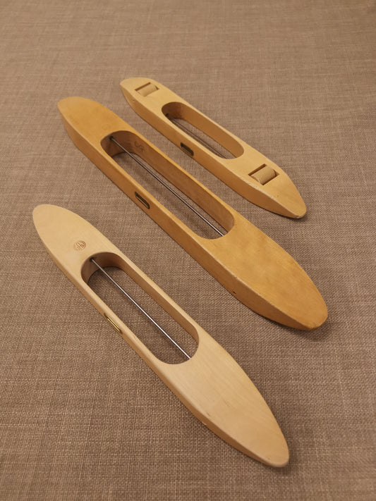 Vävskyttel med hjul utan botten